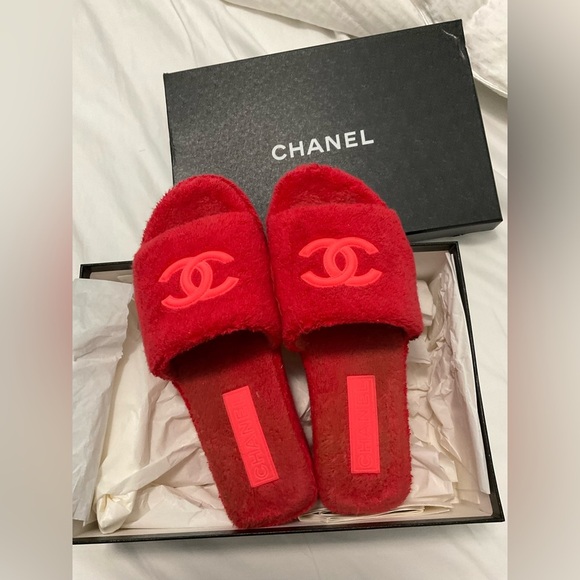 Chanel 2022 Interlocking CC Logo Slides red - Picture 3 of 15